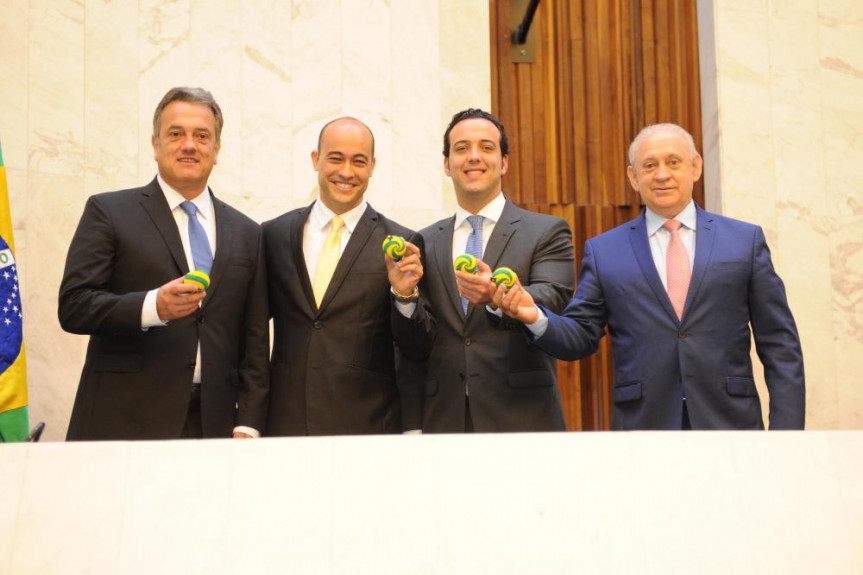 Grande Expediente - Presidente da Federação de FUTSAC é recebido pelo 1º secretário, deputado Plauto Miró (DEM), pelo deputado Bernardo Ribas Carli (PSDB) e pelo presidente da Alep, deputado Ademar Traiano (PSDB).
