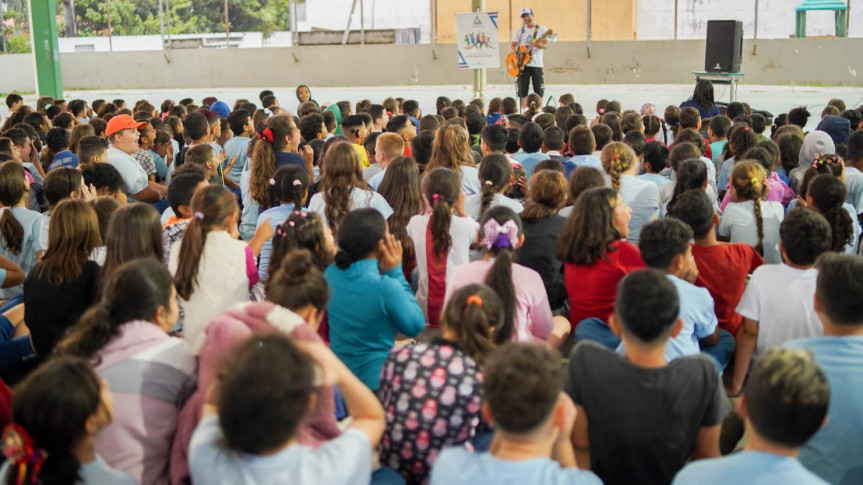 Com 20 anos de atuação, a Associação Laboratório de Artes de Curitiba já realizou ações em mais de 300 escolas e creches públicas da capital.
