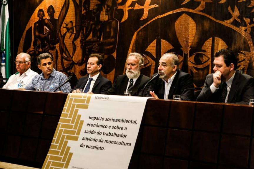 “Sabemos que já existem legislações que afetam o eucalipto, mas que não são cumpridas na prática. Portanto, é necessário e urgente um amplo debate para disciplinarmos essa atividade", afirmou Rasca.