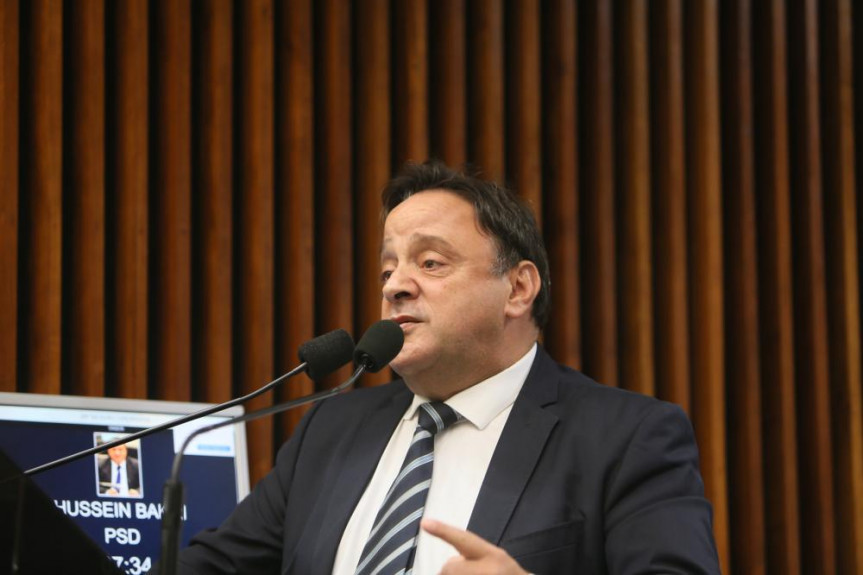 Deputado Hussein Bakri, líder do Governo, organizou a reunião para tratar da questão da tarifa da água.