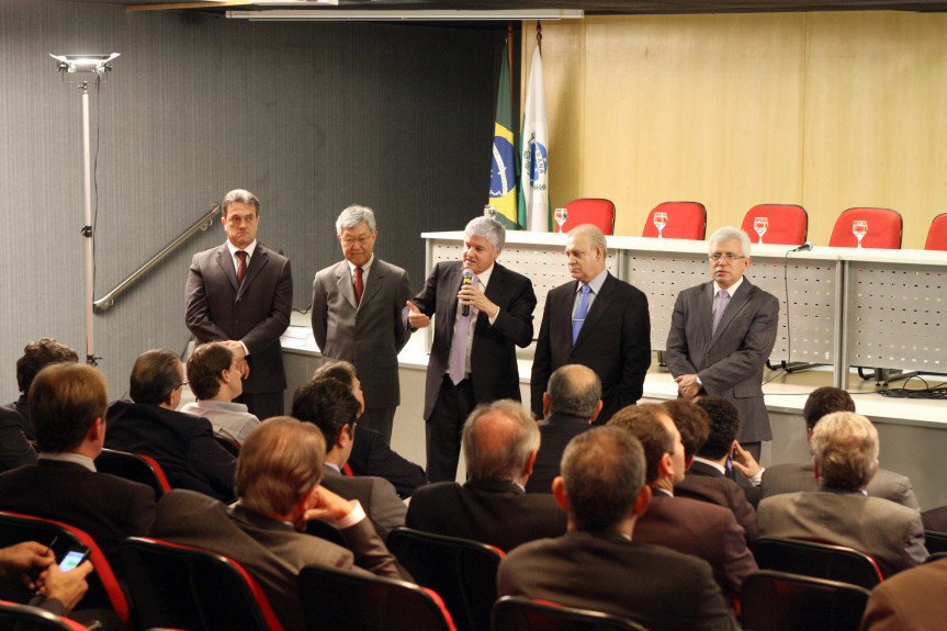 Reunião contou a participação de deputados de diferentes partidos e regiões do Estado. 
