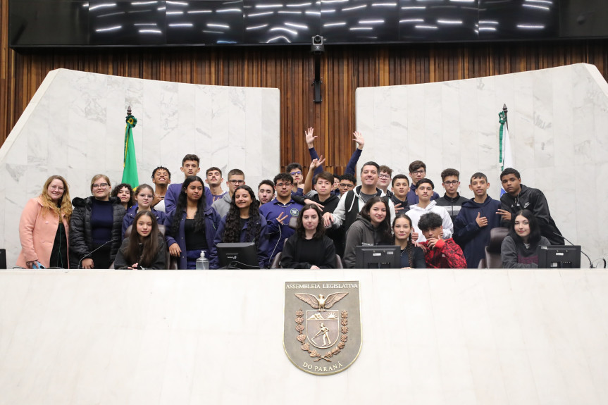 A política de abertura das portas para a população é prática permanente da Assembleia Legislativa do Paraná com as visitas guiadas.