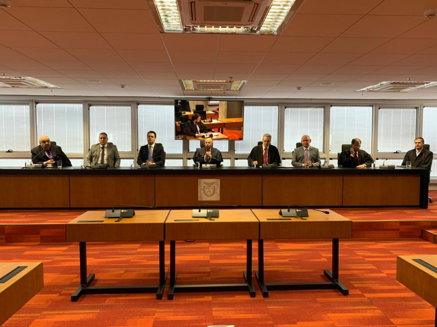 A posse do procurador-geral de Justiça, Gilberto Giacoia, aconteceu nesta quarta-feira (08) com a presença do governador Ratinho Junior e do presidente da Assembleia, deputado Ademar Traiano.