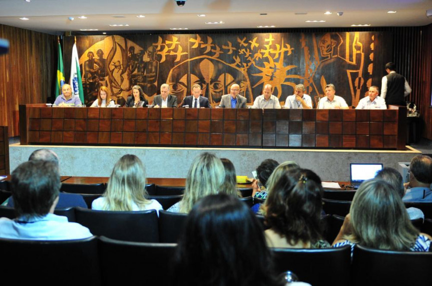 Audiência pública sobre a produção e comercialização do queijo artesanal no estado do Paraná.