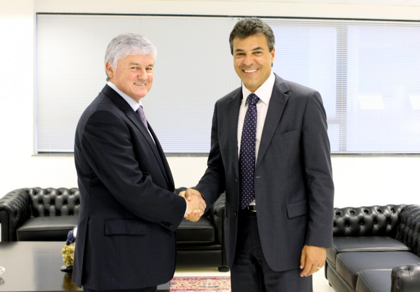 Presidente do Legislativo, deputado Valdir Rossoni (PSDB), durante visita ao governador Beto Richa (PSDB).