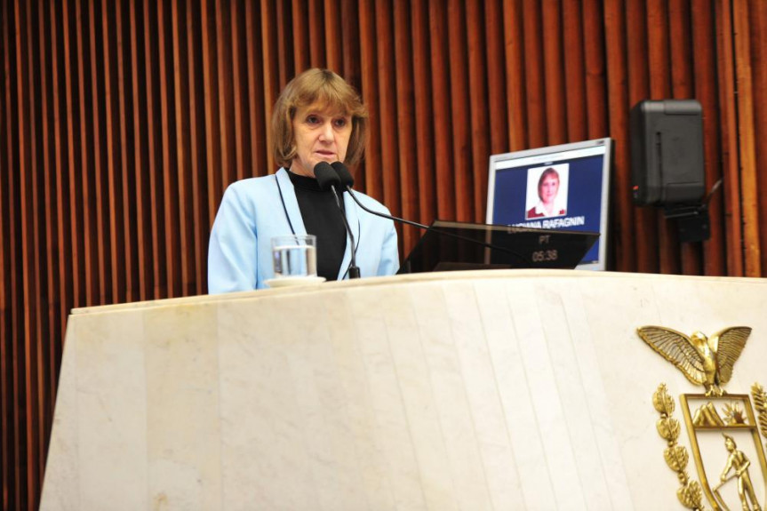 Deputada Luciana Rafagnin (PT) durante pronunciamento na Assembleia Legislativa.