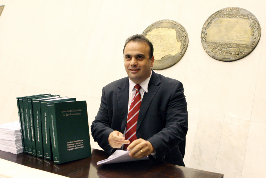 Segundo secretário da Assembleia Legislativa, deputado Reni Pereira (PSB), apresenta relatório sobre o levantamento patrimonial do Legislativo paranaense.