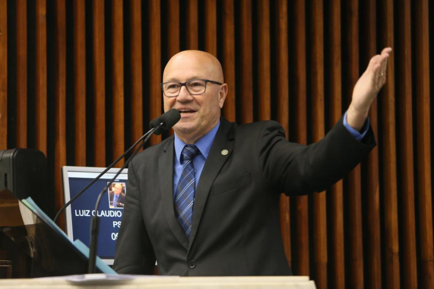 Deputado Luiz Claudio Romanelli (PSB) é um dos autores da lei que proibiu no Paraná o consumo de cigarros em ambientes fechados.