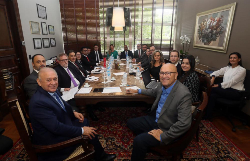 Traiano e Romanelli debateram com os diretores ações e medidas para o Legislativo.
