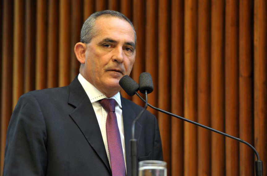 Presidente da Comissão de Orçamento da Assembleia Legislativa, deputado Nereu Moura (PMDB), durante seu pronunciamento na sessão plenária de segunda-feira (01/12).