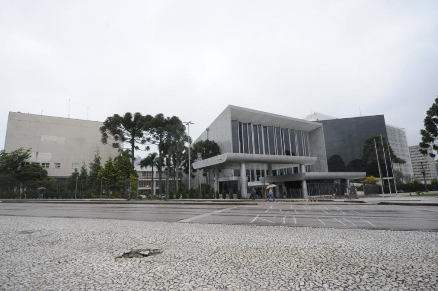 Fachada Assembleia Legislativa do Paraná.