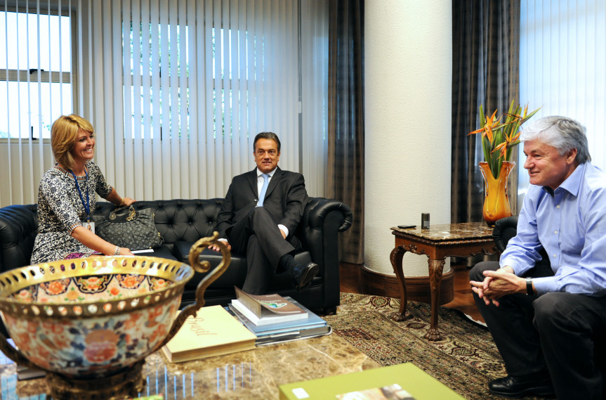 Rossoni e Plauto recebem a secretária da Família e Desenvolvimento Social, Fernanda Richa.