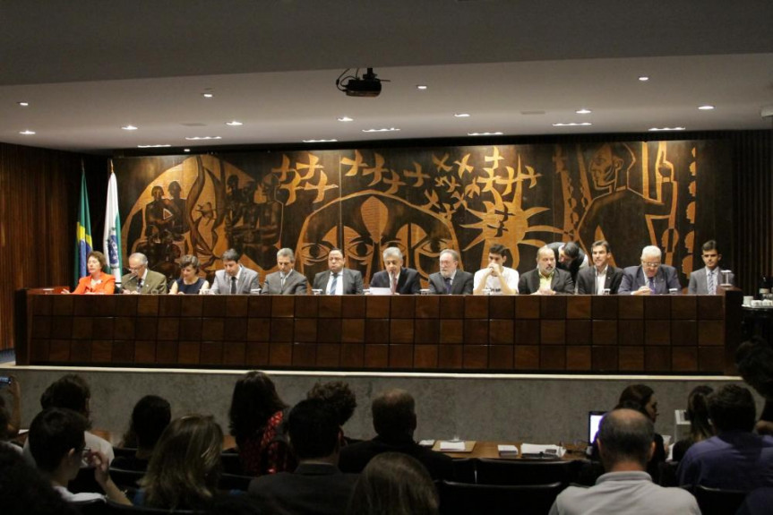 Audiência Pública 13/04/2016 sobre o Ensino Médio Profissionalizante no Paraná e UTFPR.