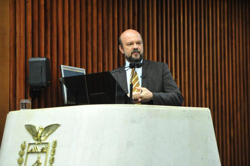 O reitor Ricardo Marcelo Fonseca falou em nome das quatro instituições que atuam no Paraná – UFPR, UTFPR, IFPR e Unila.