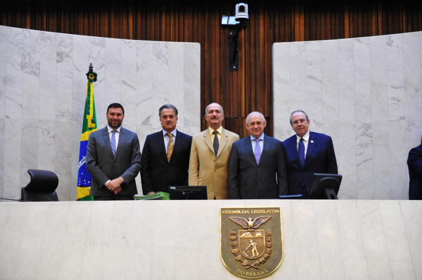 Ex-ministro Aldo Rebelo é recebido pela Comissão Executiva em sessão plenária na Alep.