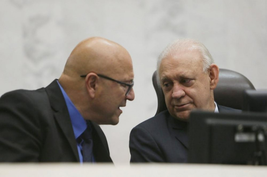 Deputados Luiz Claudio Romanelli (PSB) e Ademar Traiano (PSDB), primeiro secretário e presidente da Alep.