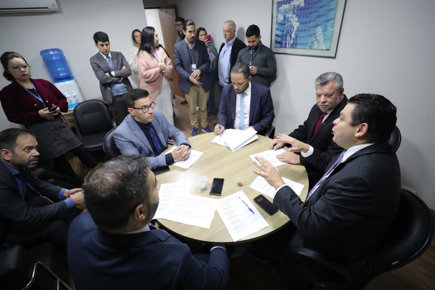 Reunião acontece na manhã desta quarta-feira (19), na Sala Deputado Caíto Quintana.