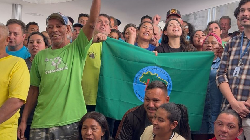 Votação do projeto teve a presença de catadores na Assembleia Legislativa.