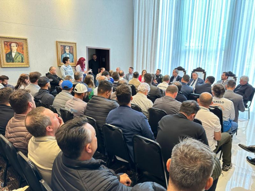 Encontro aconteceu na manhã desta segunda-feira (14), no Salão Nobre da Assembleia.