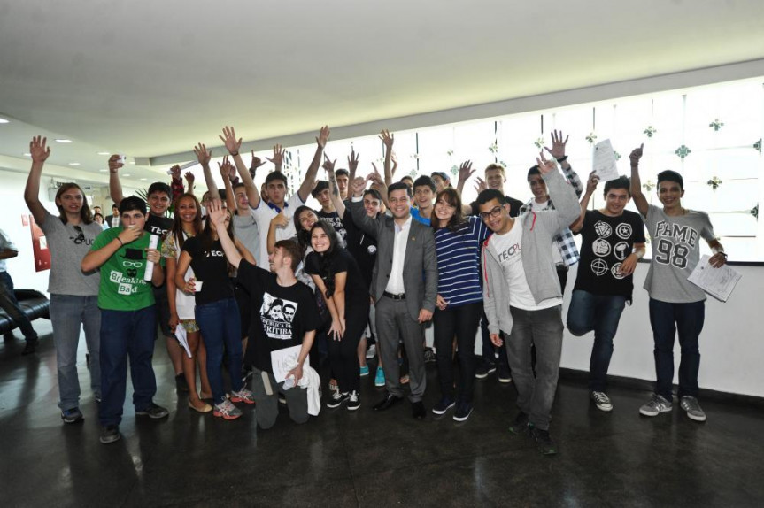 Visita dos Alunos do Curso de Informática TECPUC, hoje na Alep, acompanhados nessa foto do deputado Tião Medeiros (PTB)