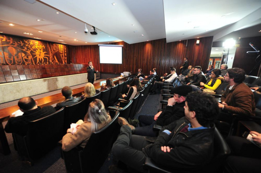 Escola do Legislativo promoveu nesta quinta-feira (21) o quarto e último dia do "Ciclo de Debates de Direito Eleitoral" no Plenarinho da Alep.