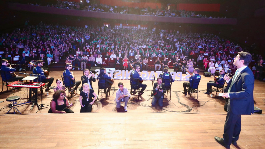 Durante a cerimônia, Curi ressaltou o momento histórico vivido pela Assembleia Legislativa, que atualmente conta com a maior bancada feminina de sua história.