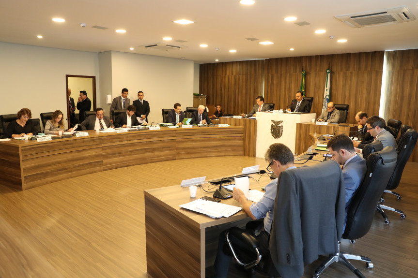 Reunião da CCJ desta terça-feira (17) deu início à análise de projetos que visam desburocratizar o combate a epidemias e pandemias no estado.