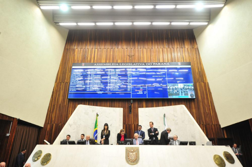 Projeto que cria a Licença Capacitação para servidores públicos estaduais foi aprovado em primeiro turno, recebeu emendas e retornou à CCJ.