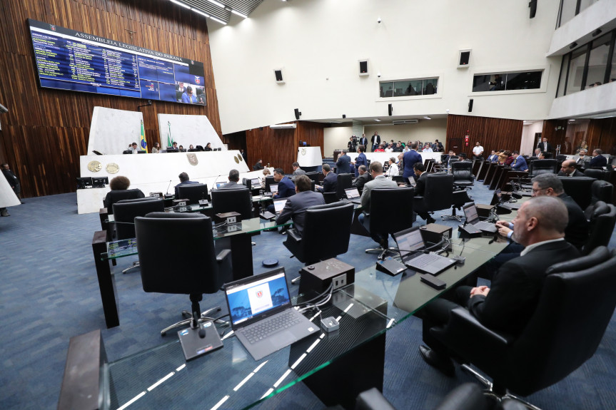 A iniciativa estabelece diretrizes para o Emprego Apoiado no Estado do Paraná, assegurando o acesso a um trabalho digno, bem como a permanência e o progresso profissional.