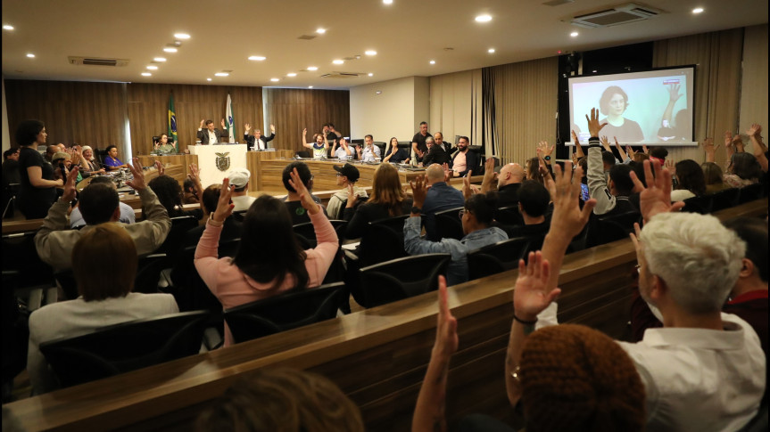 Audiência ocorreu no Auditório Legislativo na noite desta segunda-feira (19).