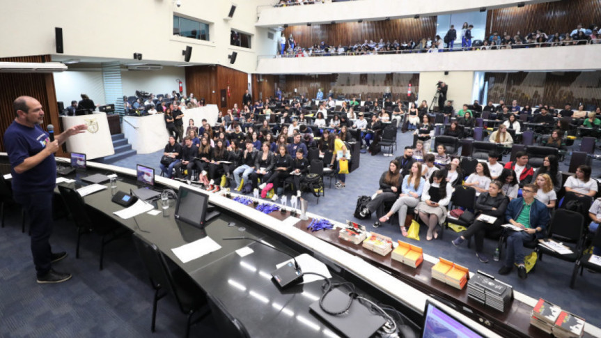 Alunos participantes da edição de 2023 do projeto Debatedores Nota Mil.