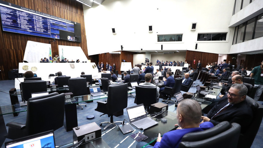 Nesta terça-feira (24) foram realizadas três sessões plenárias.