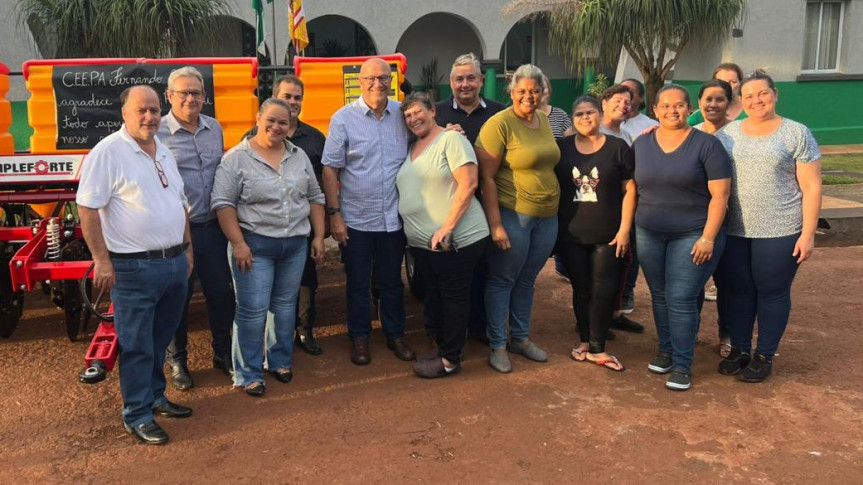 Romanelli destacou as pesquisas realizadas pelo colégio em campos experimentais de plantio.