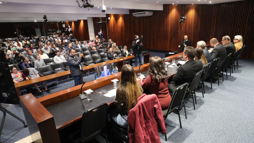 Audiência Pública ocorreu no Plenário da Assembleia na manhã desta segunda-feira (4).