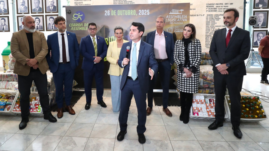 Entrega foi realizada no início da tarde desta terça-feira (28), no Hall de Entrada do Prédio Administrativo da Casa.