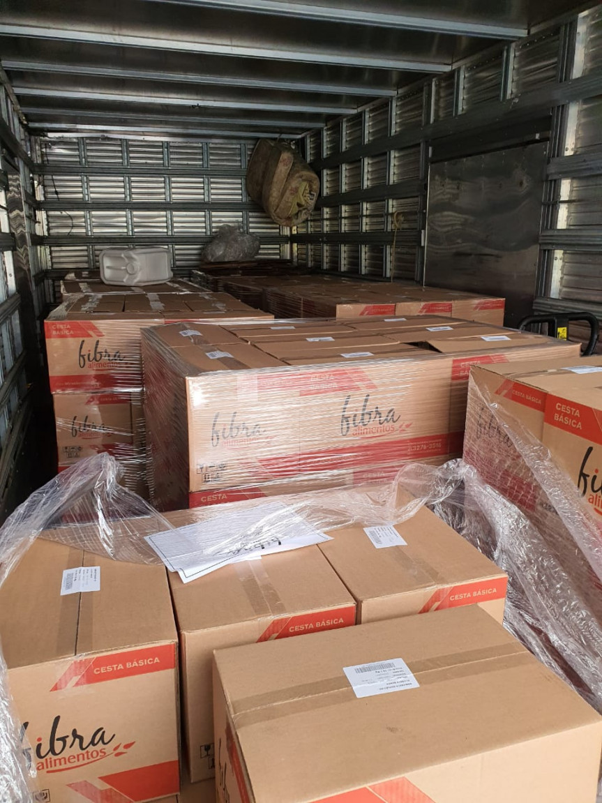 Servidores da Assembleia doam cestas básicas para a Campanha Cesta Solidária Paraná do Governo do Estado.