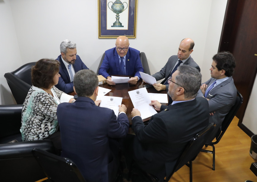 Reunião ocorreu após a sessão plenária desta quarta-feira (7).