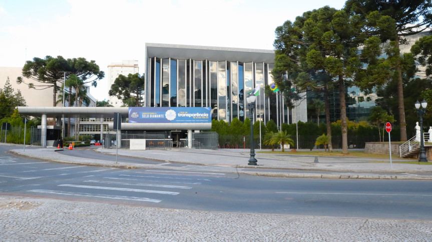 Na pauta da sessão plenária da próxima segunda-feira (1º) constam 12 itens.