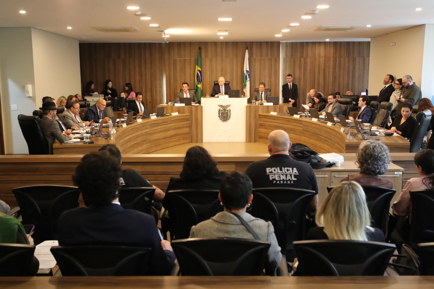 Reunião ocorreu no início da tarde desta terça-feira (6), no Auditório Legislativo.