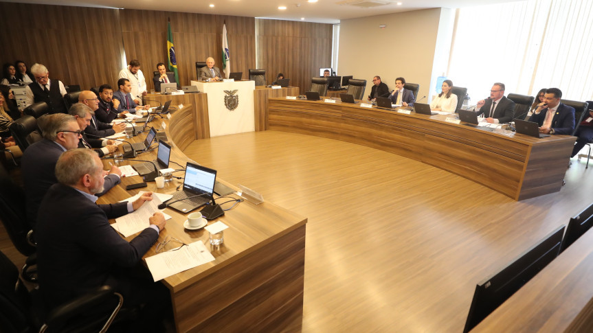 Reunião ocorreu no início da tarde desta terça-feira (9), no Auditório Legislativo.