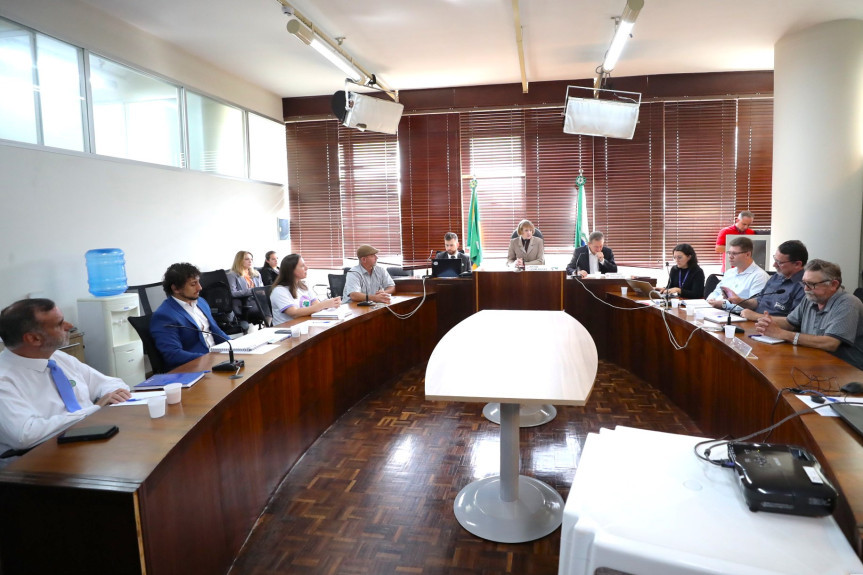 Reunião ocorreu na manhã desta terça-feira (18), na Sala das Comissões.