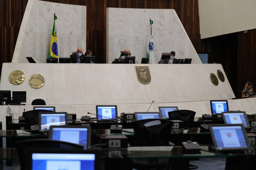 Nesta terça-feira (21) foram realizadas duas sessões plenárias, sendo uma delas extraordinária.