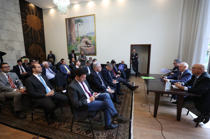 Reunião entre a Comissão Executiva e líderes partidários definiu novas medidas para restringir ainda mais a circulação de pessoas na Assembleia Legislativa.