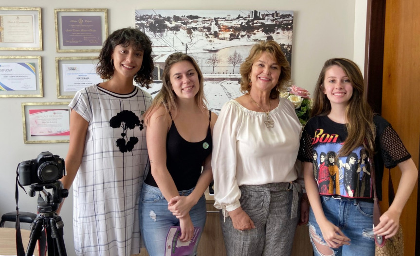 Acadêmicas da Pontifícia Universidade Católica do Paraná (PUC-PR) estão produzindo um documentário sobre o papel da mulher na política brasileira.