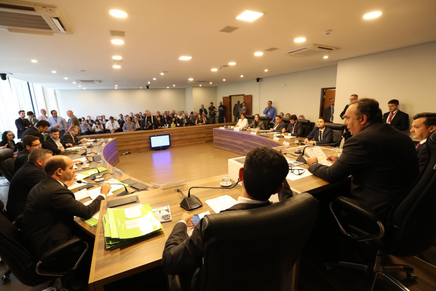 Reunião da Comissão de Constituição e Justiça da Alep desta terça-feira (11).