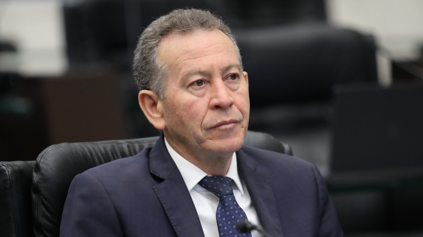 O proponente é o deputado Professor Lemos (PT), presidente da Comissão de Direitos Humanos e Cidadania da Assembleia.