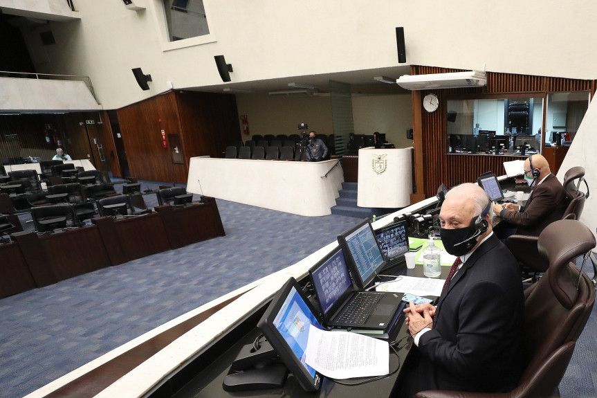 Projeto que altera o zoneamento ambiental e cria diretrizes ao uso do solo da Ilha do Mel é aprovado em primeiro turno na Assembleia Legislativa do Paraná.