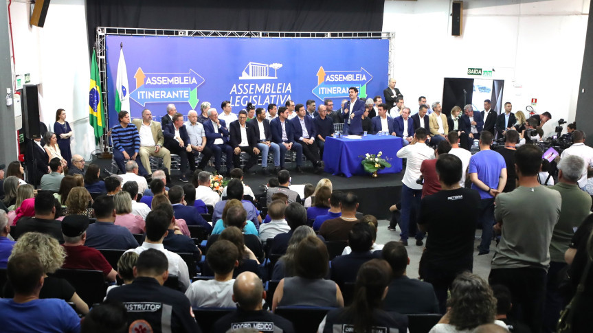 Sessão Especial ocorreu na noite desta segunda-feira (10), em Pato Branco.