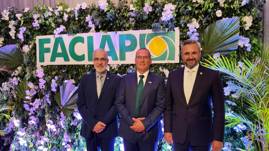 O deputado estadual Fabio Oliveira (Podemos) participou, nesta terça-feira (4), da cerimônia de posse da Diretoria Executiva da Federação das Associações Comerciais e Empresariais do Paraná (Faciap) para a gestão 2025-2026.