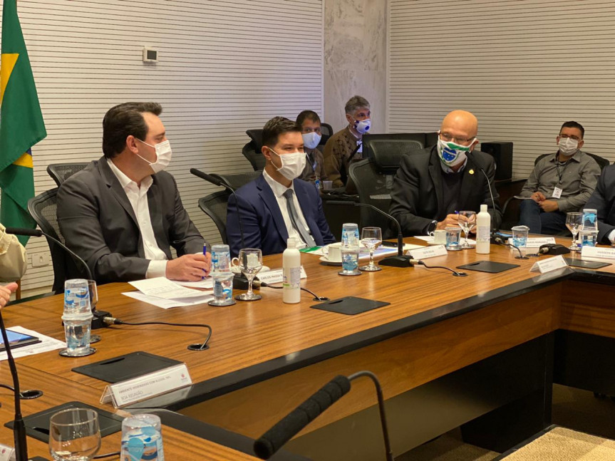 Deputado Luiz Cláudio Romanelli (PSB), primeiro secretário da Assembleia Legislativa, em participação de ato de repasse de R$ 100 milhões da Assembleia para o Governo do Estado.